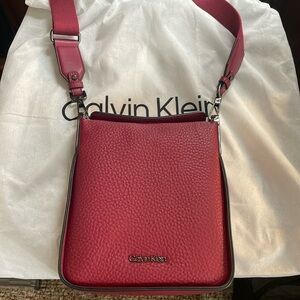 CALVIN KLEIN CROSSBODY